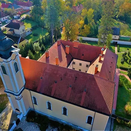 Πανσιόν Borostyankut Wellness 4*